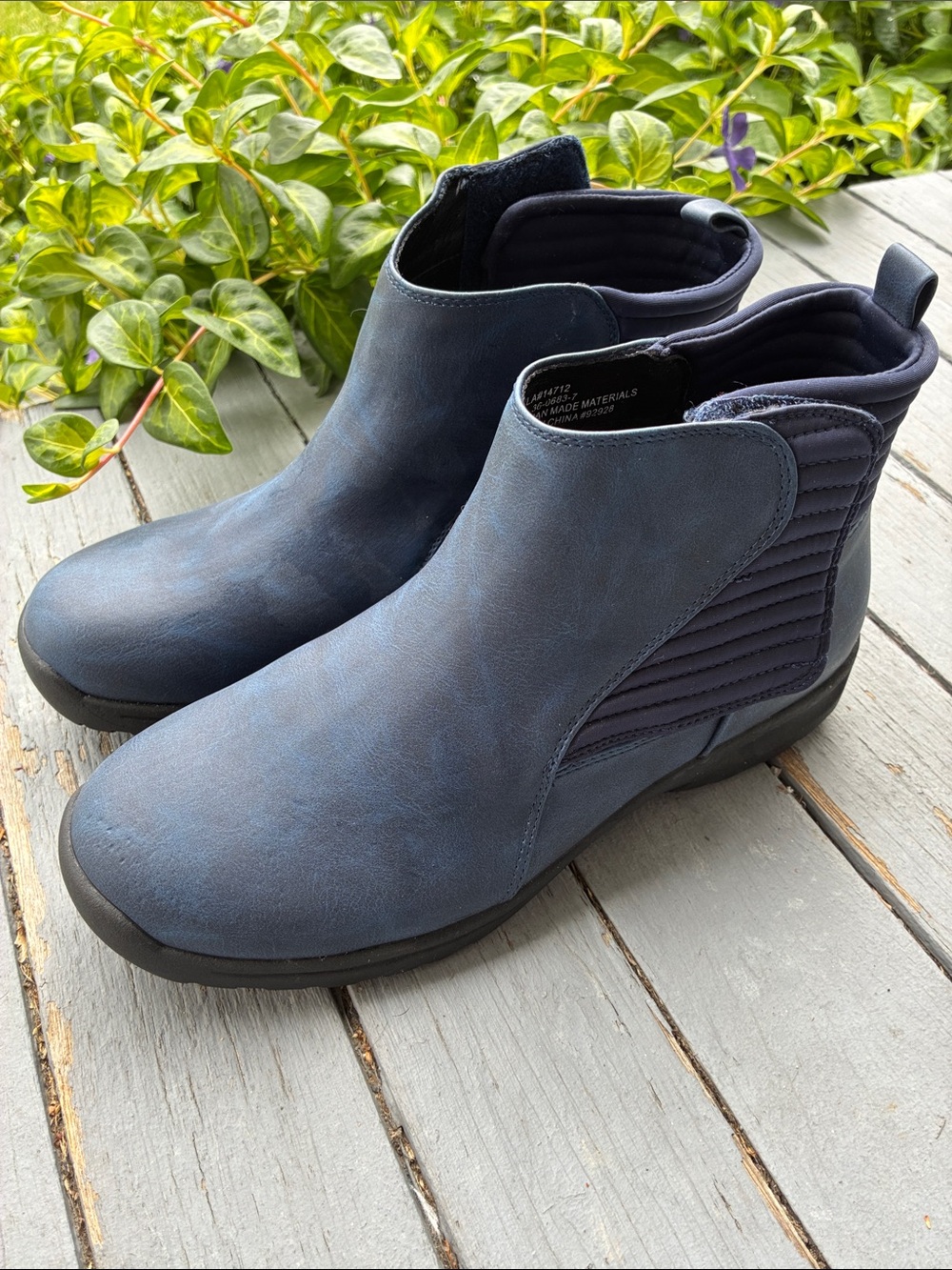 ComfortView blue vegan leather booties, size 9.